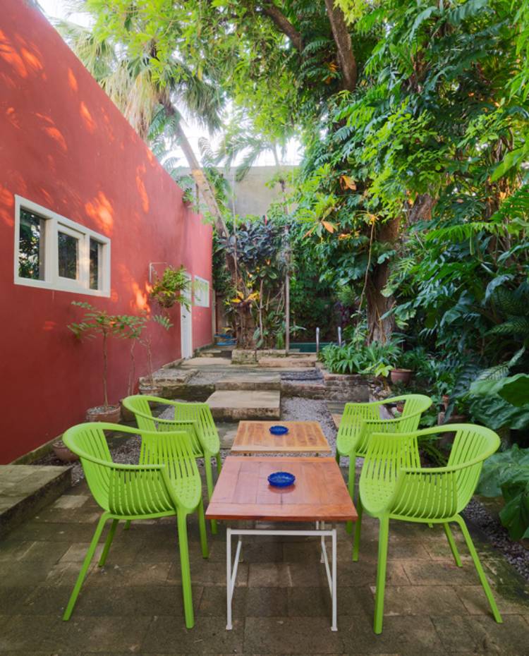 llg18_patio_01